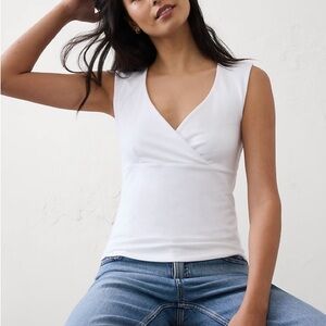 Banana Republic Women's White V-Neck Sleeveless Top